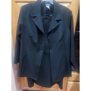 Tabloid Women's Black Suit Set, size 22